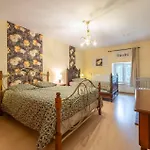 4 Bedroom Lovely In Escles