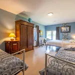 4 Bedroom Lovely In Casa de Férias