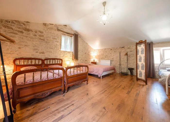 Lovely In With Kitchen * Escles