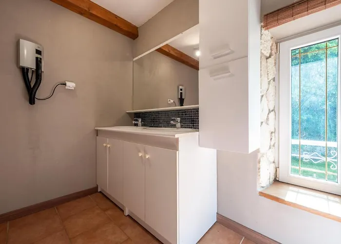 Prázdninový dům Lovely In With Kitchen Escles